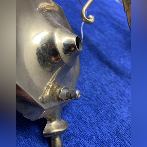 VINTAGE BRASS 2 ARM CANDLE LIGHT WALL SCONCES 14"tx16"w Williamsburg Switched - Picture 7 of 8